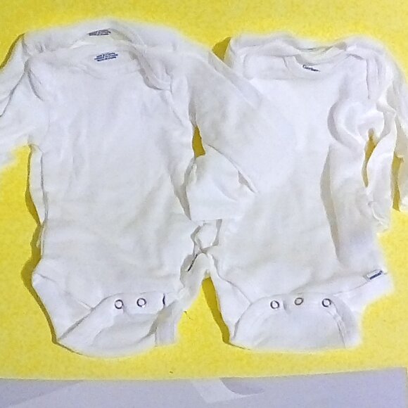 Baby shower bundle lulujo fawn blanket diaper mat & onesies - Picture 3 of 8